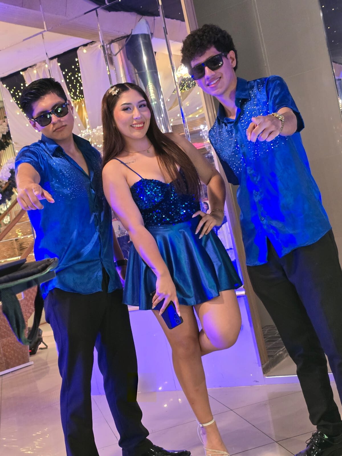 Vocalista y músicos de Aura Latina